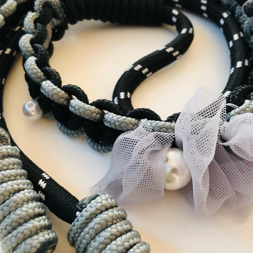 パラコード⭐︎黒×パール×黒レース （パラコードで花のブレスレットの  