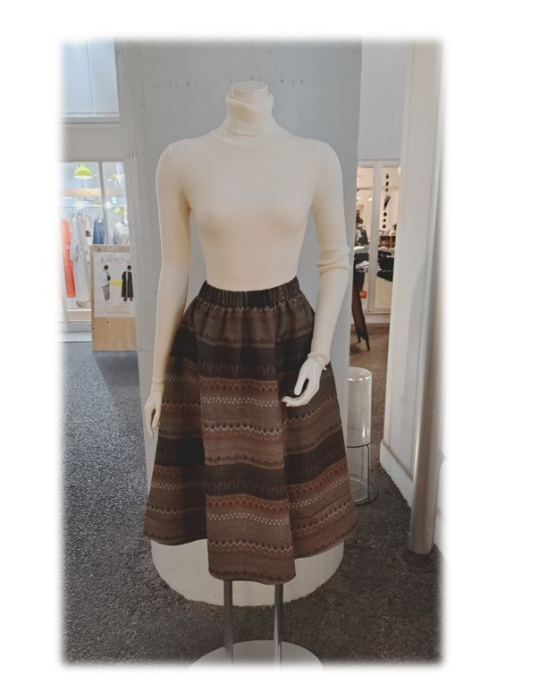 193　大島紬リメイク　ギャザーフレアスカート　６枚接ぎ　ボーダー柄　茶系