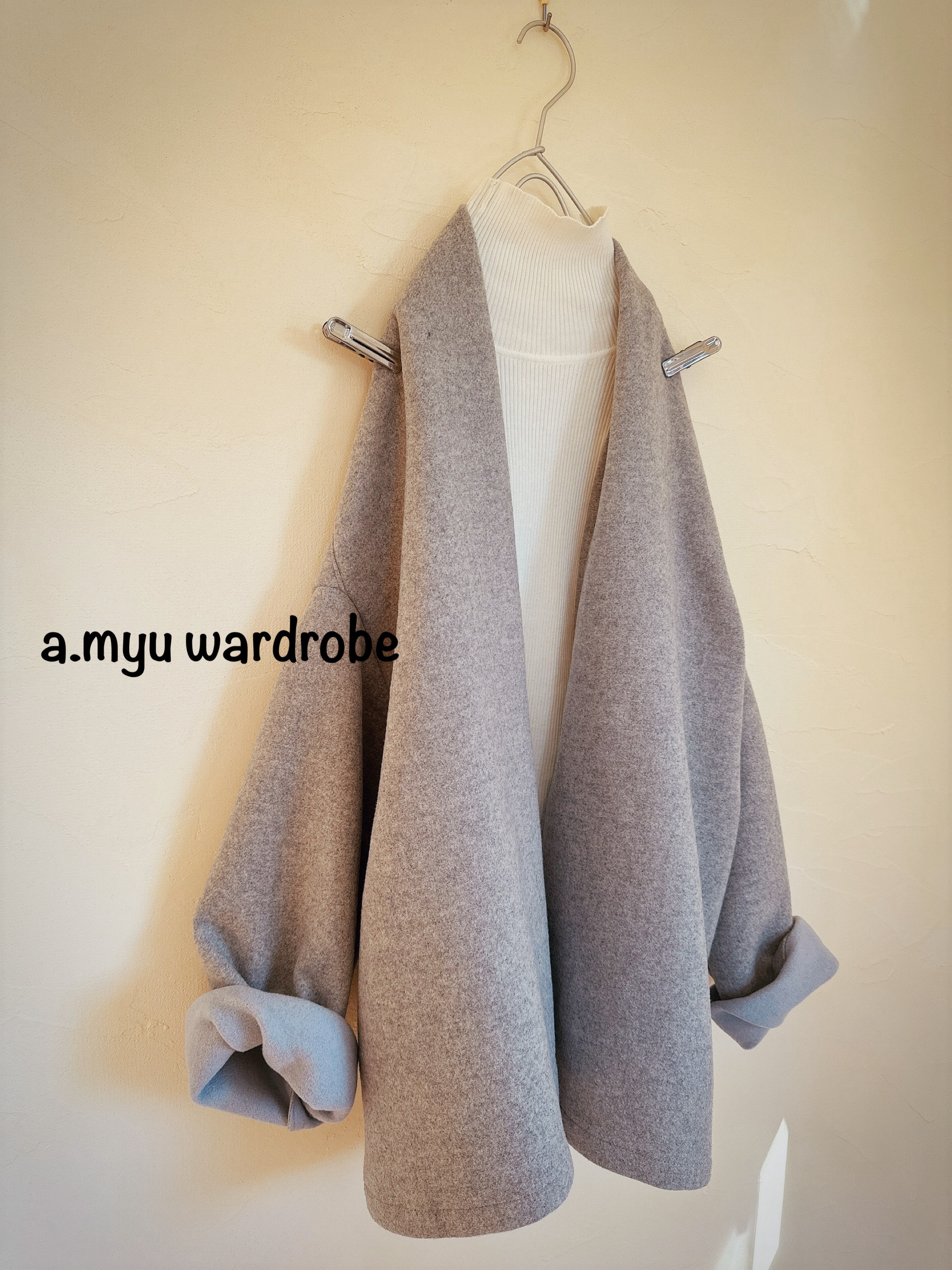 a.myu　冬から春へ　厚手woolストールカーディガン　ライトグレー