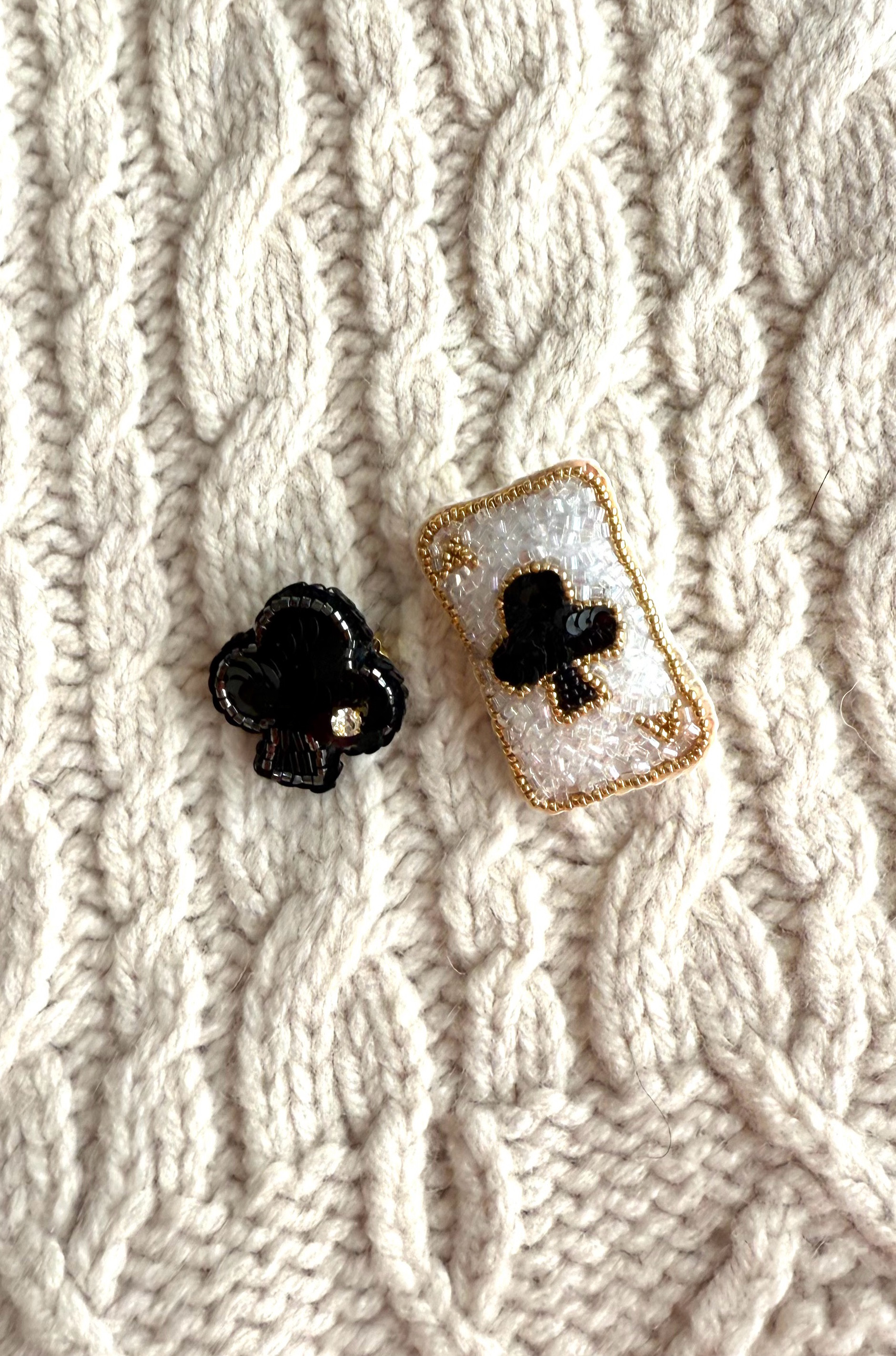 ビーズ刺繍のぷっくりトランプブローチ・クラブのエース（2個セット）