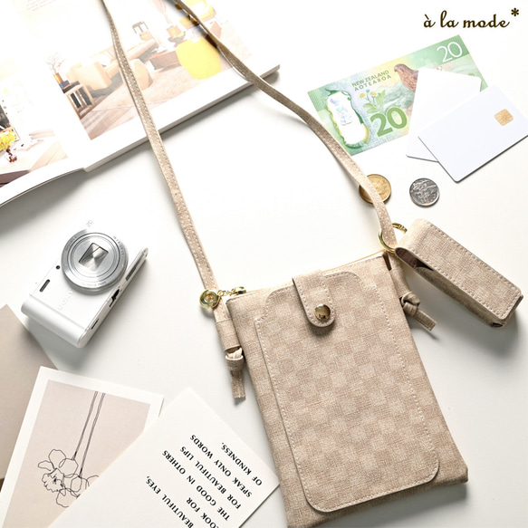 福袋 スマホポシェット 【 フィオレッティ チェック柄 1本収納 ミラー付き リップケースセット 】 名入れ HO11A 1枚目の画像