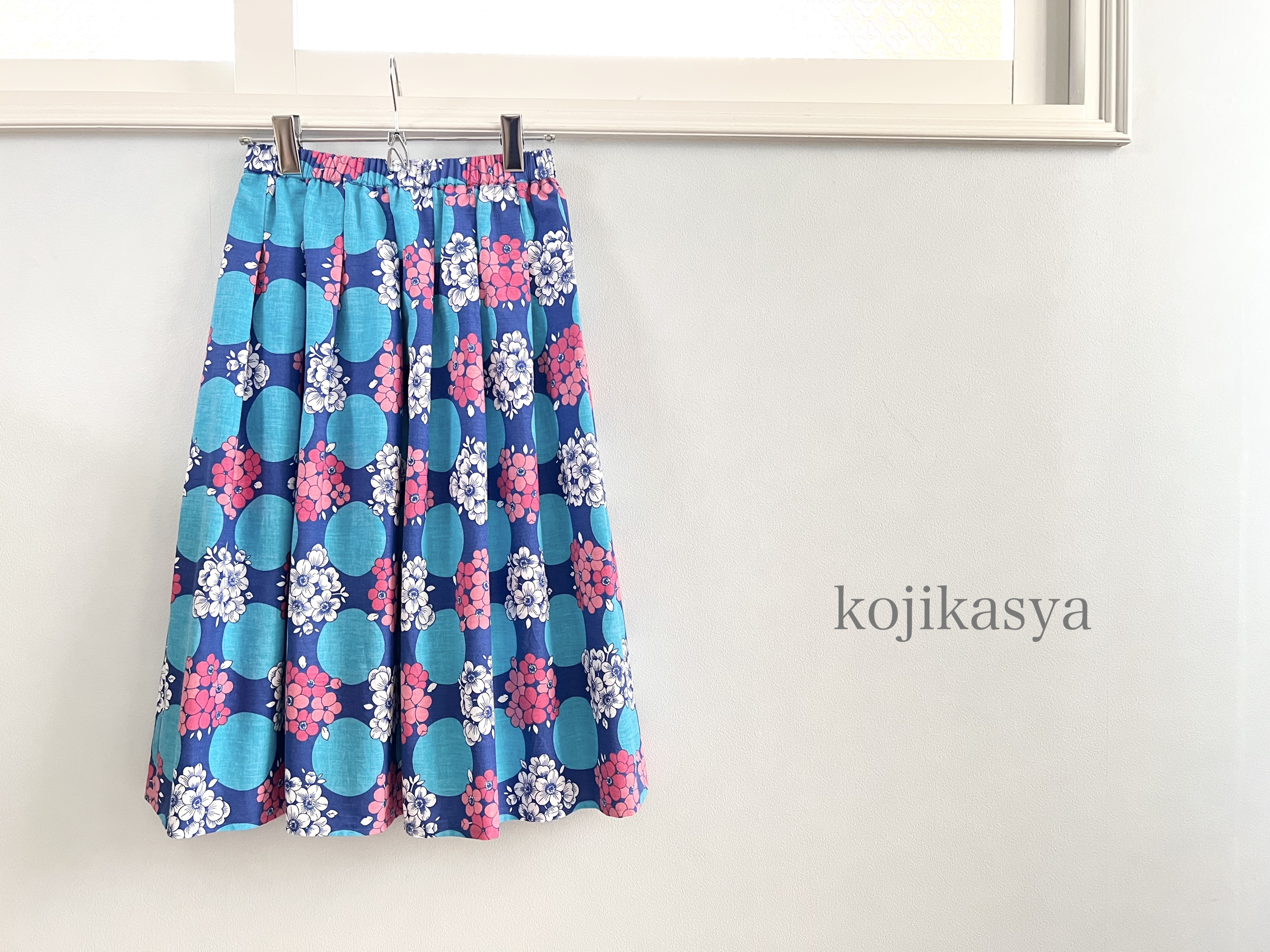 【春もの★超早割】ドイツヴィンテージ生地 レトロ花柄スカート ブルー Sサイズ