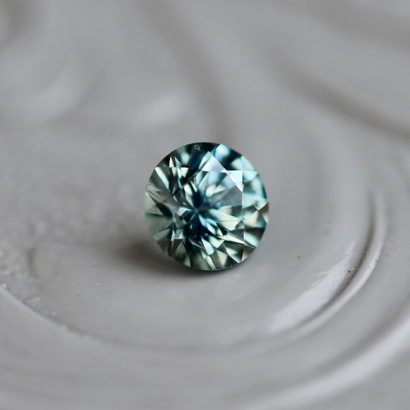 モンタナサファイア 0.25ct 3.7mm アメリカ・モンタナ州産  朝顔【MJ2426】 3枚目の画像