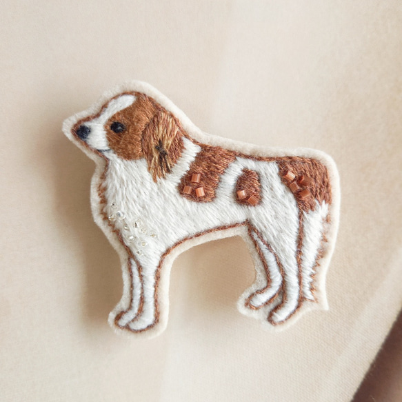 刺繍ブローチ　コーイケルホンディエ　犬　No.2 1枚目の画像