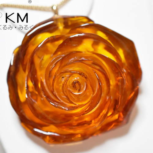 ж ソ付K18 18金 天然バルティックアンバー琥珀薔薇ペンダントトップ