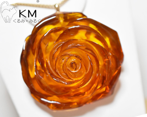 ж ソ付K18 18金 天然バルティックアンバー琥珀薔薇ペンダントトップ