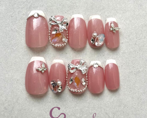 ピンクのちゅるんフレンチネイルチップ〜ワンホン 韓国ネイル 上品