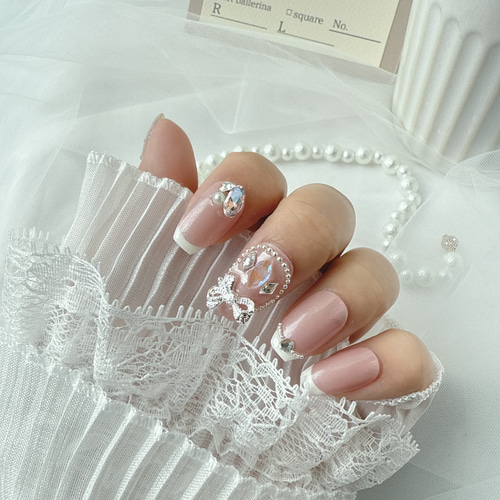 ピンクのちゅるんフレンチネイルチップ〜ワンホン 韓国ネイル 上品