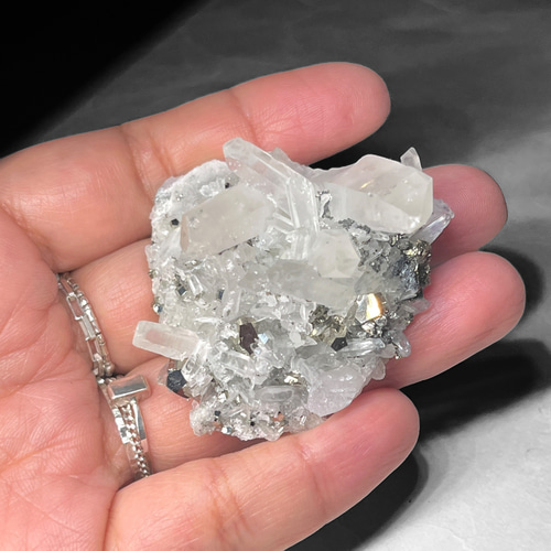 crystal cluster with pyrite / 水晶クラスターパイライト共生 A