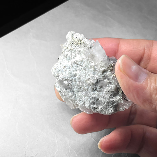 crystal cluster with pyrite / 水晶クラスターパイライト共生 A