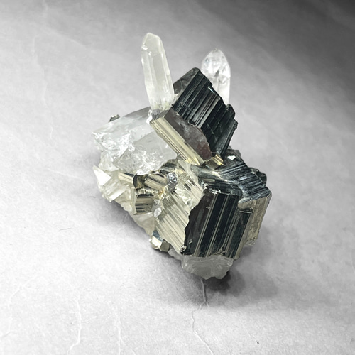 crystal cluster with pyrite / 水晶クラスターパイライト共生 B