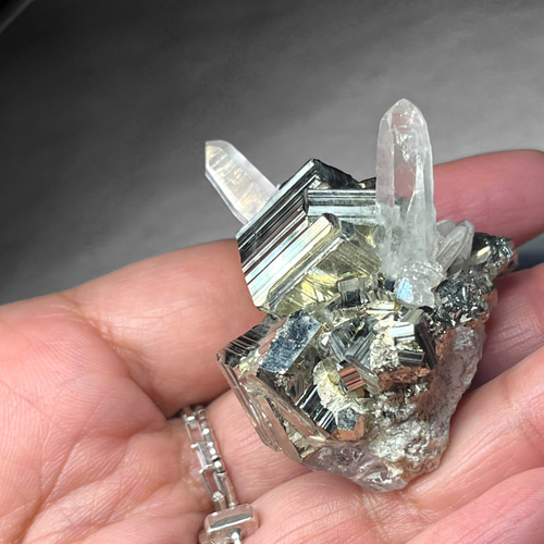 crystal cluster with pyrite / 水晶クラスターパイライト共生 B