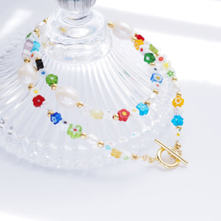 ミルフィオリ ガラスビーズモチーフと淡水パールのマンテルネックレス〈ゴールド〉 6枚目の画像