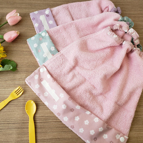 【いちご様オーダー仕上がり確認用】ポケット付き お食事エプロン ベビー&キッズ Amazon.co.jp: [Athbavib] キッズエプロン いちご ピンク 三角巾付き