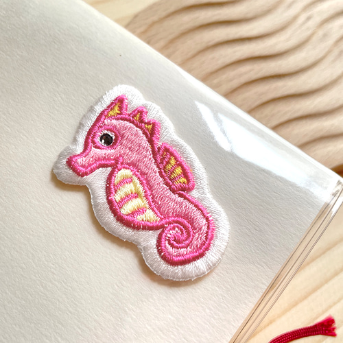 送料無料＊ 選べる タツノオトシゴ 立体 刺繍 シール ワッペン