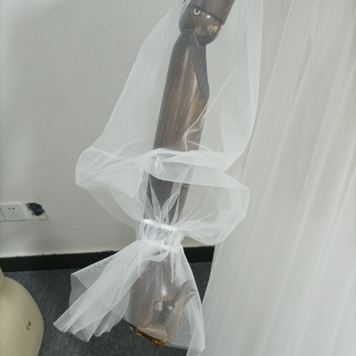 エアリー感 パーティードレス オフホワイト 透ける 胸元フリル 長袖  