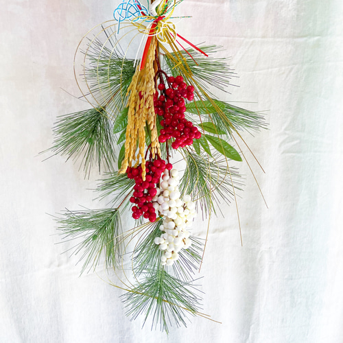 送料無料‼︎【数量限定】紅白南天のスワッグ正月飾り金色 松飾り 造花