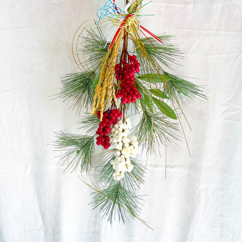 送料無料‼︎【数量限定】紅白南天のスワッグ正月飾り金色 松飾り 造花