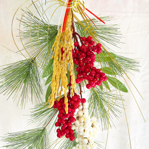 送料無料‼︎【数量限定】紅白南天のスワッグ正月飾り金色 松飾り 造花