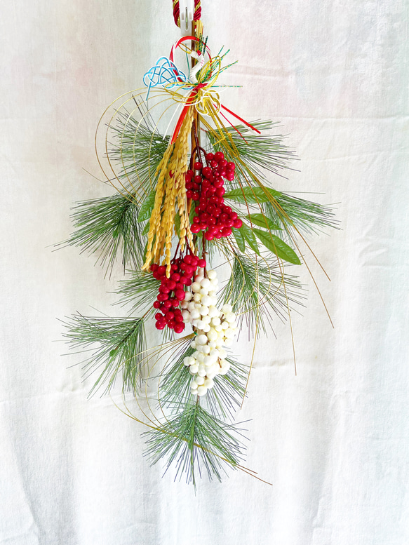 送料無料‼︎【数量限定】紅白南天のスワッグ正月飾り金色 松飾り 造花