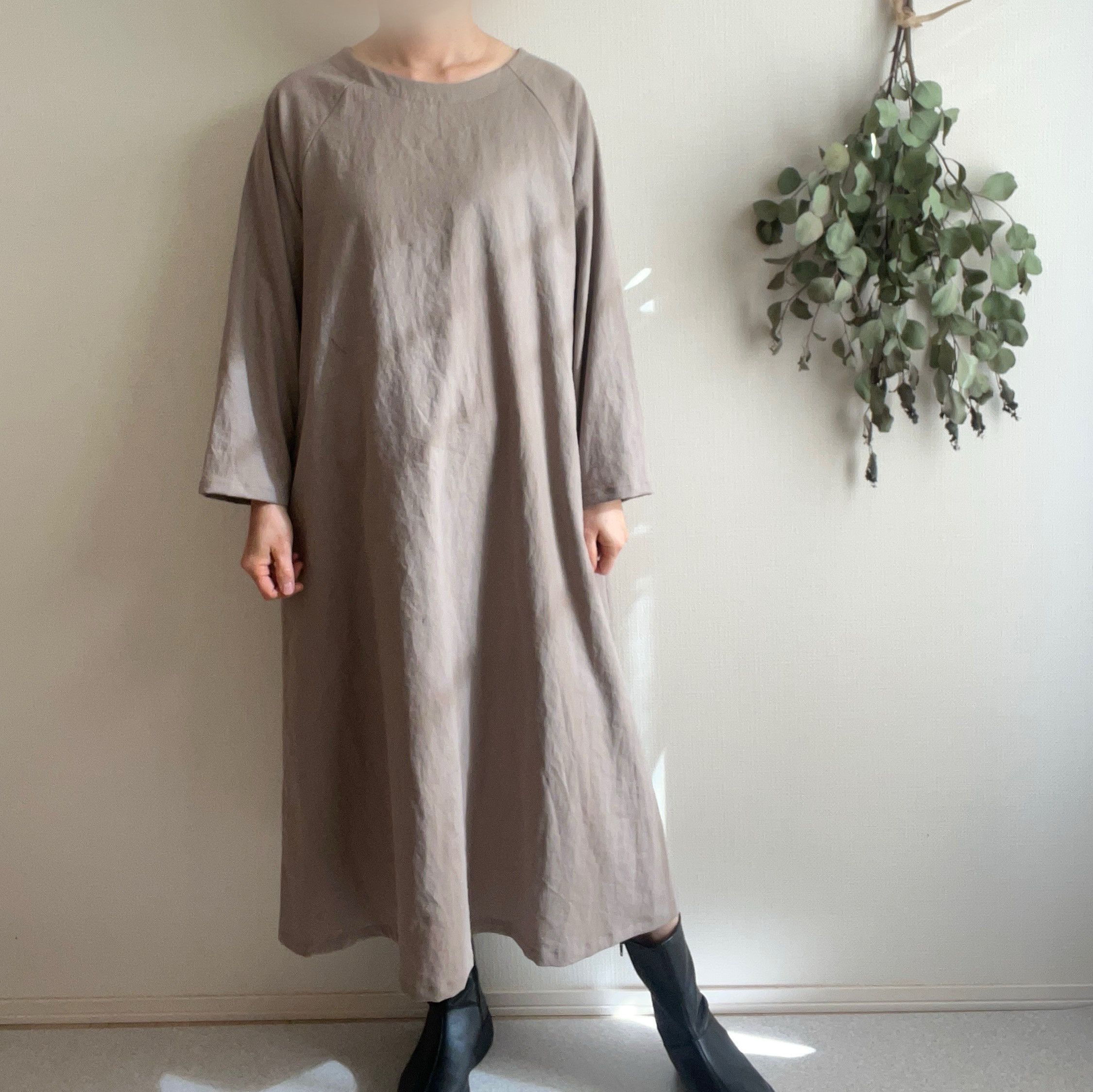 【送料無料】バイオウォッシュ加工コットンリネングレージュ　ラグランフレアワンピース