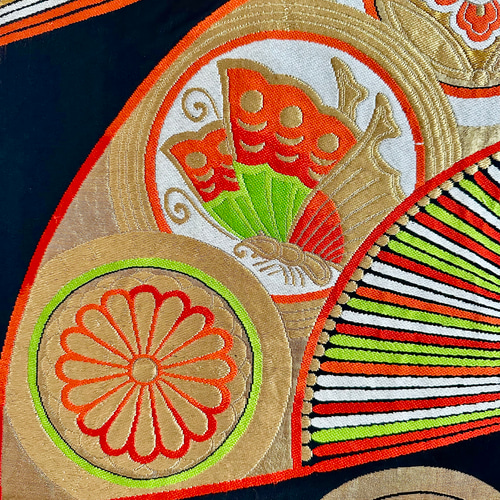 帯のタペストリー 漆黒に輝く金色の扇 帯 リメイク インテリア 掛け軸