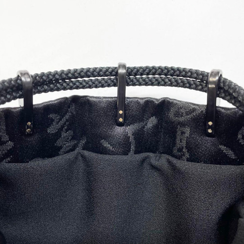 信玄袋(マチ有り、中)、般若心経の刺繍が施された帯(絹)とシボ牛革の  