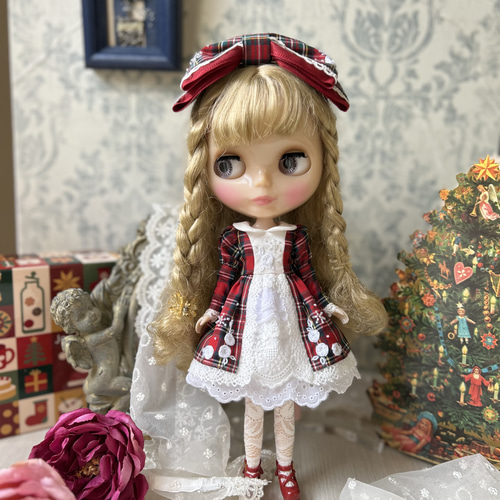 No.4 16 ブライス アウトフィット 赤いチェックのドレス 刺しゅう