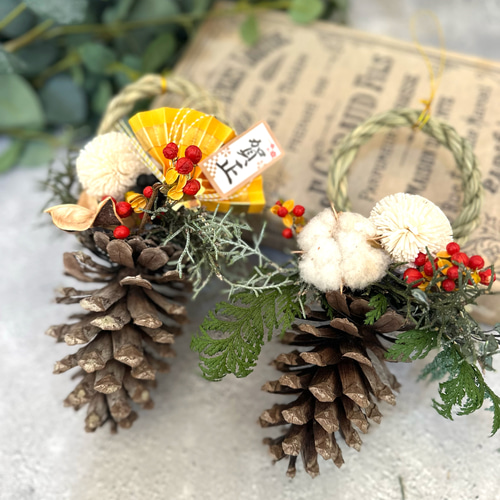 自然素材のお正月飾り（松ぼっくり）天然素材 しめ縄・しめ飾り
