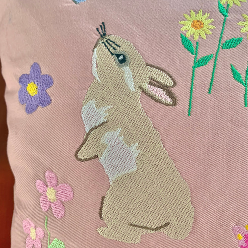 THE FARMHOUSE】クッション ウサギ型 ラビット 可愛い お花 刺繍