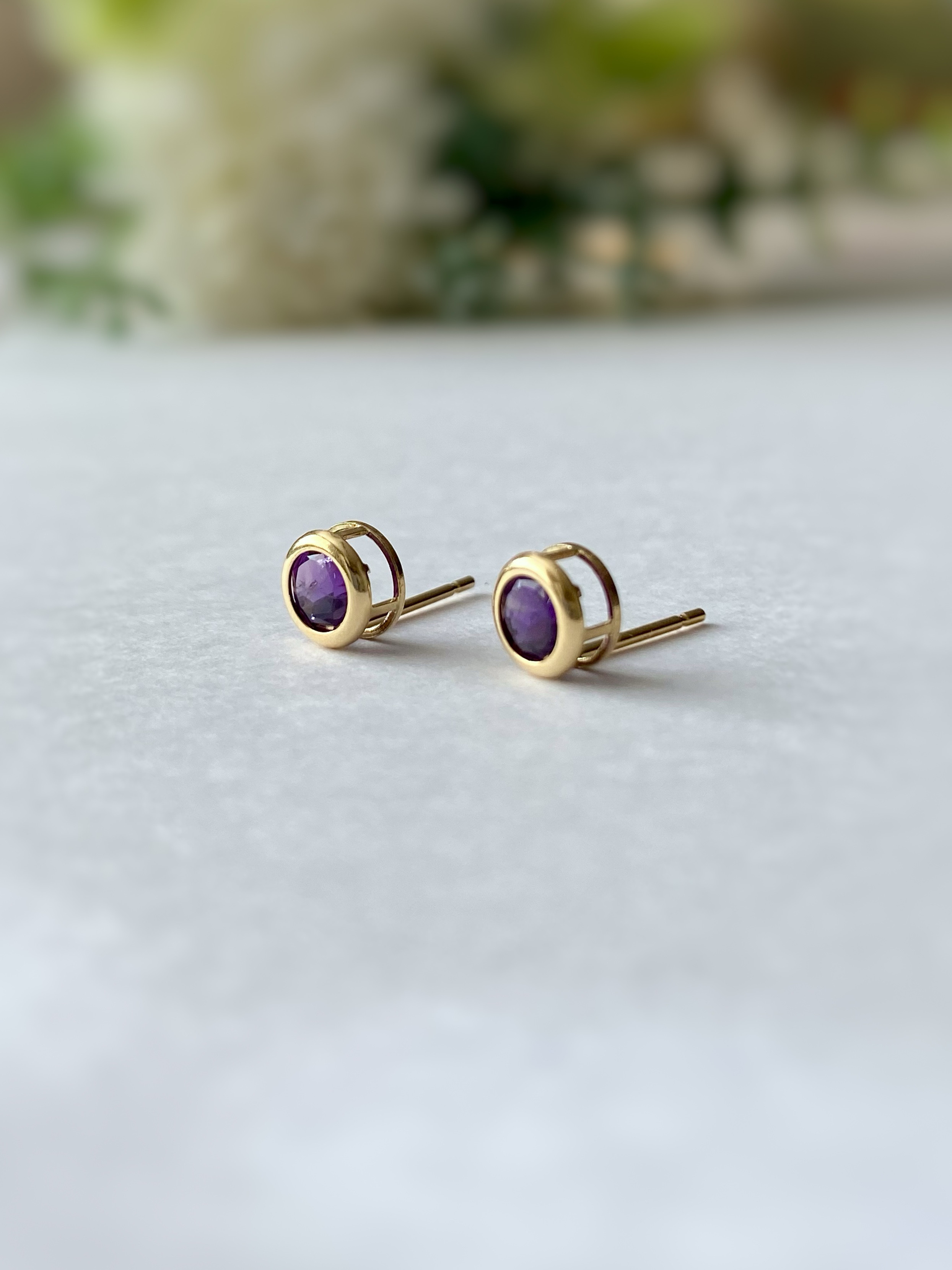宝石質アメジスト AAA 5mm ベゼルピアス 14kgf/sv925 紫水晶 2月誕生石