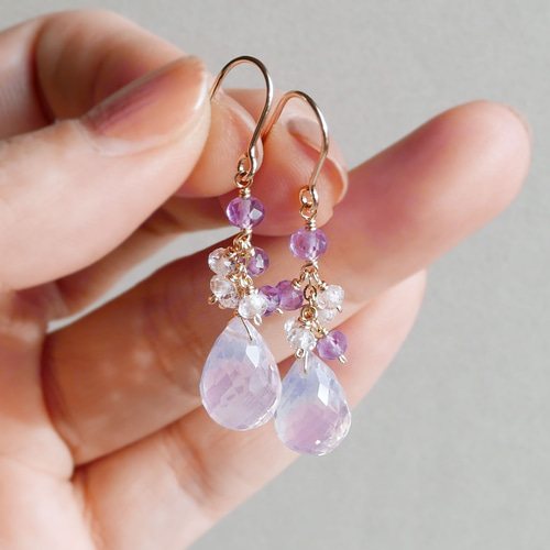スコロライトとラベンダーカラー天然石のピアス／イヤリング 14kgf