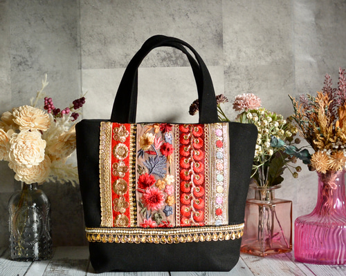 華やかなインド刺繍リボンのクリスマストートバッグ【Sサイズ】 トート