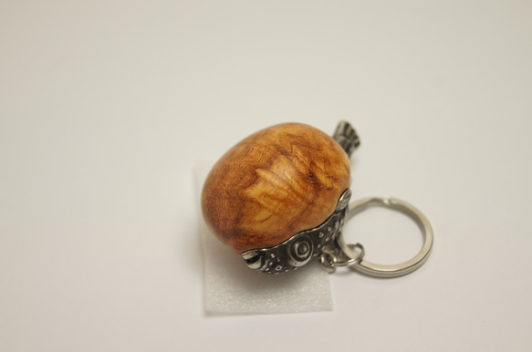 フグ　花梨瘤（木材）ピューター（金属）キーホルダー、ペンダント、バッグチャーム、置物 9枚目の画像