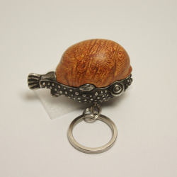 フグ　花梨瘤（木材）ピューター（金属）キーホルダー、ペンダント、バッグチャーム、置物 10枚目の画像