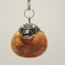 フグ　花梨瘤（木材）ピューター（金属）キーホルダー、ペンダント、バッグチャーム、置物 3枚目の画像