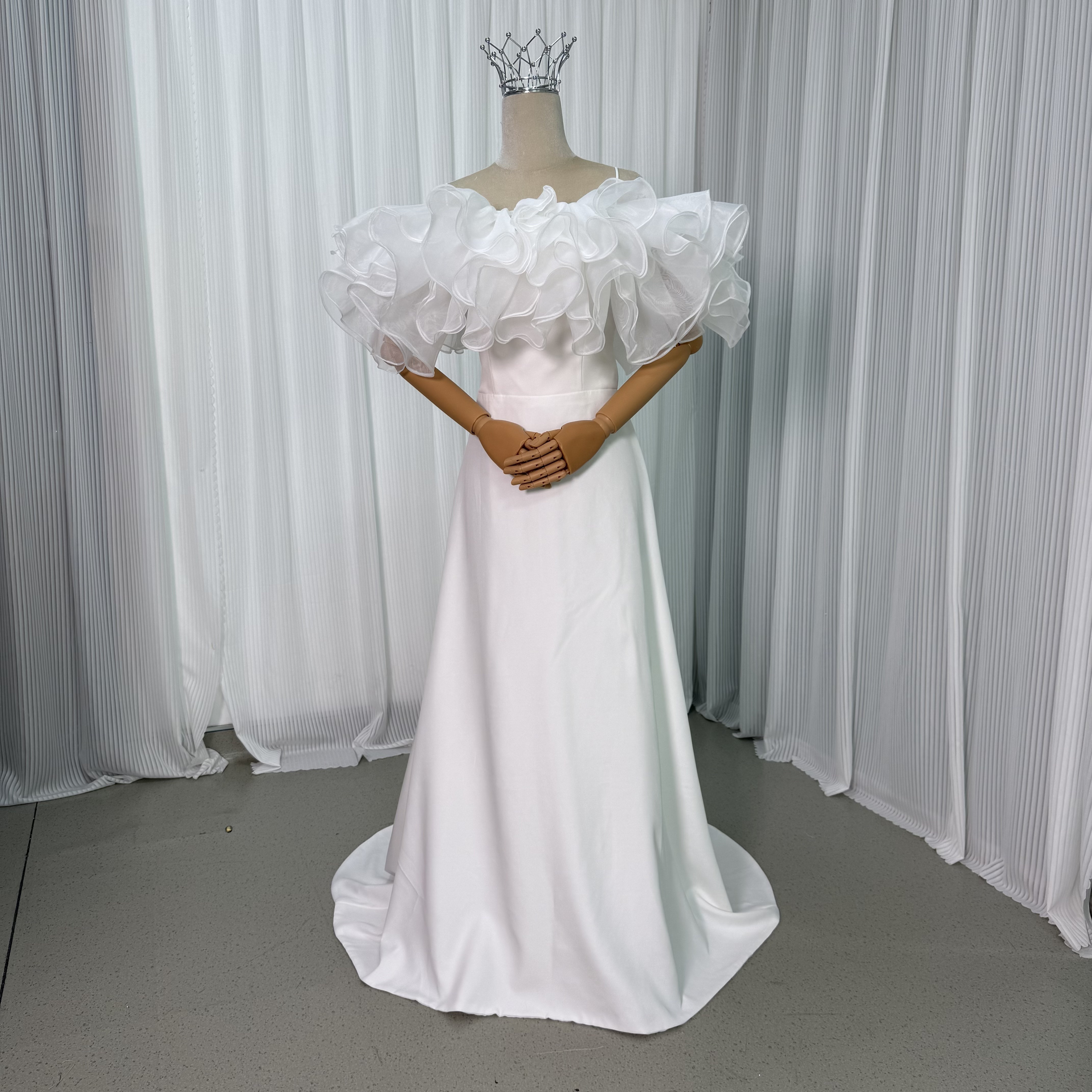 送料無料！ウエディングドレス オフショルダー サッシュベルト 大人っぽい クレープ生地 結婚式 ブライダル