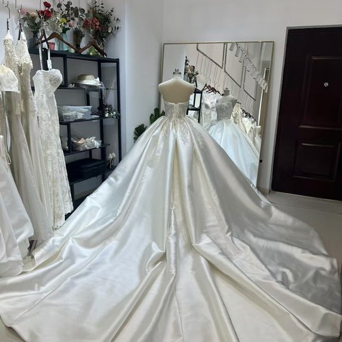 送料無料！ウェディングドレス オフショルダー キラキラ光る刺繍 韓国