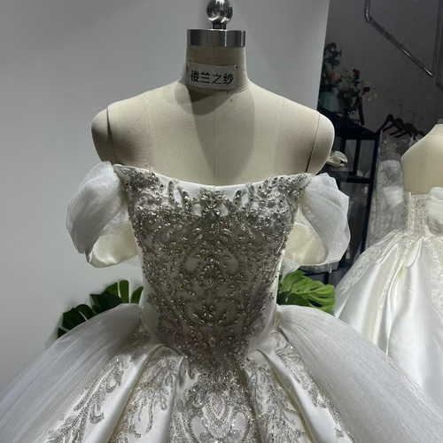 送料無料！ウェディングドレス オフショルダー キラキラ光る刺繍 韓国