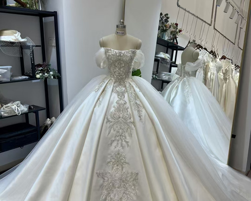 【韓国風】オフショル ウェディングドレス✨グリッター×リボン／美品 7dd1f0f94a2bf2422e5e4f1b5d2d4f