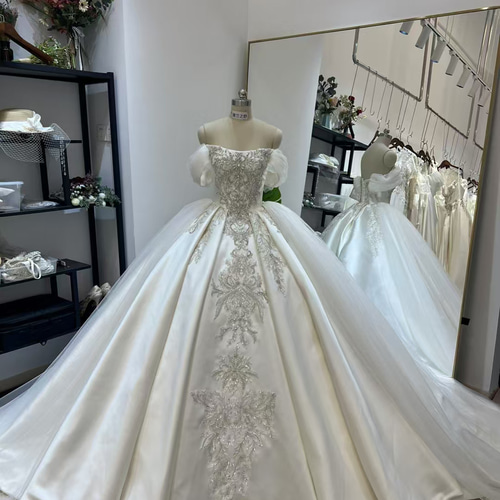 送料無料！ウェディングドレス オフショルダー キラキラ光る刺繍 韓国