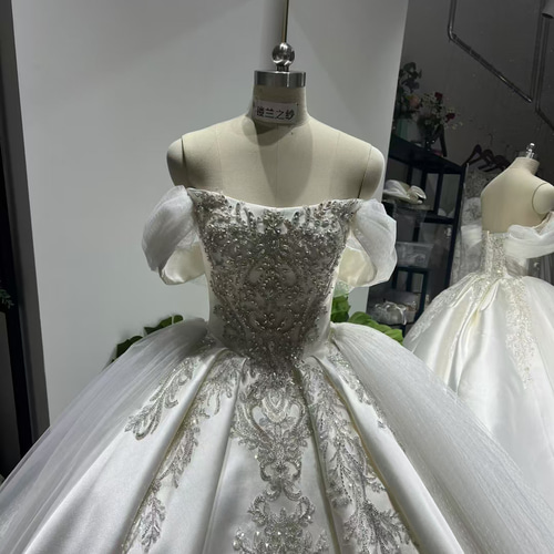 送料無料！ウェディングドレス オフショルダー キラキラ光る刺繍 韓国