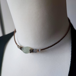 ニュージェイドのアンティーク風チョーカー 2枚目の画像