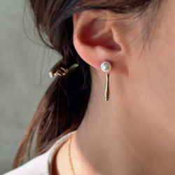 国産貝パールとニュアンスゴールドのピアス  フォーマル 3枚目の画像