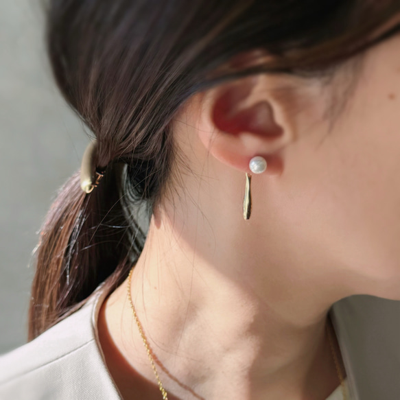 国産貝パールとニュアンスゴールドのピアス  フォーマル 7枚目の画像