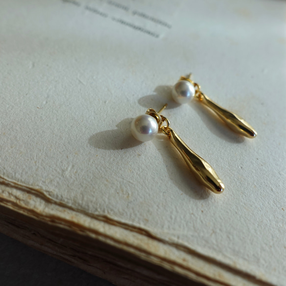 国産貝パールとニュアンスゴールドのピアス  フォーマル 2枚目の画像