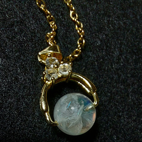 マダガスカル産レインボームーンストーンのペンダント ネックレス