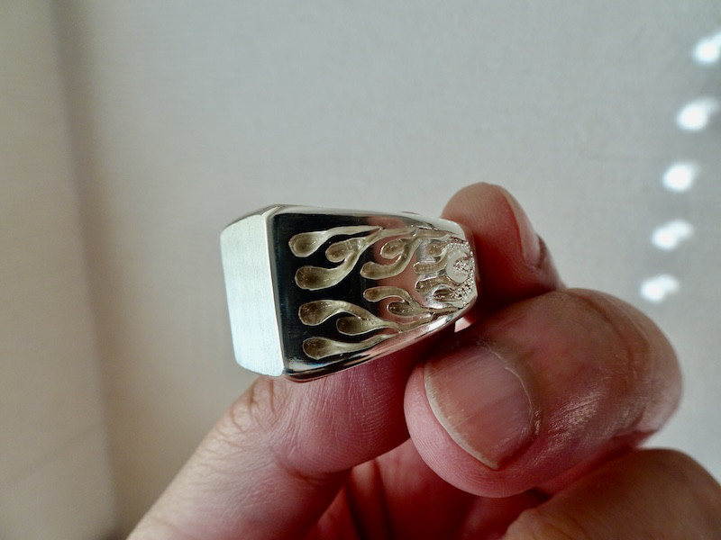 仁尾彫金『ファイヤーパターン印台リング、ヘアライン』ハンドメイド365