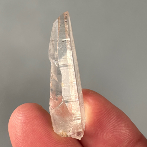 ガネーシュヒマール産 ヒマラヤ水晶 40ミリ 原石ポイント tg861