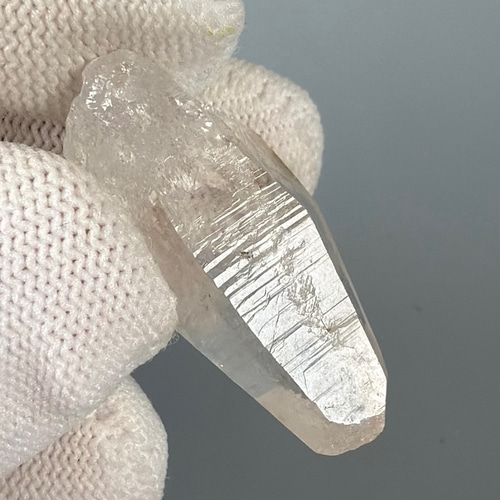 ガネーシュヒマール産 ヒマラヤ水晶 原石ポイント tg959 天然石 pinky